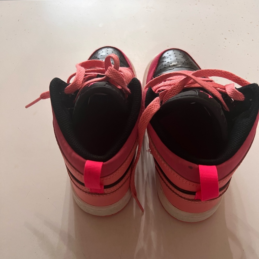 Nike Kids in good condition - Picture 4 of 7
